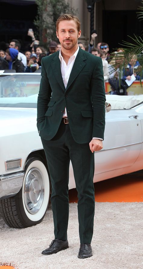 Ryan Gosling Suit, Dark Green Suit Men, Suit For Groom, Ryan Gosling Style, Green Suit Men, Green Wedding Suit, Gucci Suit, Prom Suit, Райан Гослинг