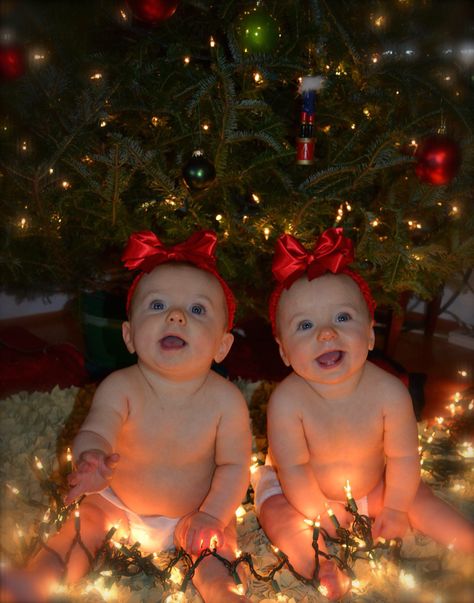 Christmas Lights Photography Twins Twin Christmas Pictures, Christmas Light Photography, Twin Pictures, Twin Photography, Twin Photos, Christmas Shoot, Twin Babies, Christmas Girl, Babies First Christmas