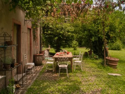 The villa from "Call me by your name" is for sale | Vogue Paris Italy Backyard, Grilling Photography, Perennials Low Maintenance, Somewhere In Northern Italy 1983, European Village, Full Sun Perennials, Call Me By Your Name, Shade Perennials, Italy Aesthetic