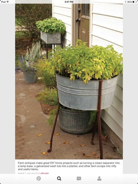 . Drink Tub, Cream Separator, Stand Flower, Diy Home Projects, Wash Tubs, Unique Planter, Rustic Gardens, Country Gardening, Garden Gates