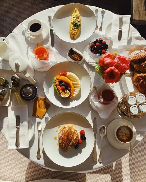 Hotel Eden, Rome (@hoteledenrome) | Instagram Hotel Eden, Breakfast Spread, Beautiful Breakfast, Art Hotel, Hotel Breakfast, Hotel Services, Hotel Amenities, Rooftop Restaurant, Coffee Breakfast