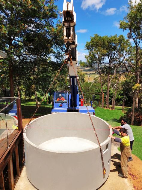 Plunge Pool Round, Round Spa Pool, Diy Concrete Plunge Pool, Round Concrete Pool, Water Tank Pool Ideas, Above Ground Plunge Pool Ideas, Above Ground Concrete Pool, Small Round Pool, Diy Concrete Pool