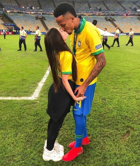 Sports Wife, Football Relationship, Brazilian Soccer Players, Football Wife, Soccer Girlfriend, Soccer Couples, Mixed Race Couple, Football Girlfriend, Cr7 Vs Messi