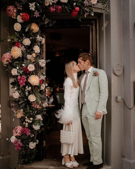 Modern love stories on the streets of Chelsea London. This cool wedding couple had their ceremony at Chelsea Old Town Hall before heading to local restaurant The Phene for their intimate wedding reception. Chelsea Town Hall Wedding, Town Hall Wedding, City Hall London, Chelsea London, City Wedding Venues, Chelsea Wedding, London Wedding Venues, Intimate Wedding Reception, Smallest Wedding Venue