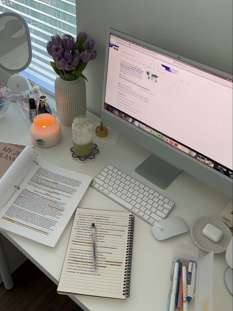 Desk Decor Ideas Bedroom, Aesthetic Study Desk Ideas, Desk Organization Ideas Aesthetic, Organization Ideas Aesthetic, Desk Ideas Aesthetic, Study Desk Setup, Study Desk Ideas, Aesthetic Study Desk, Home Office Desk Setup