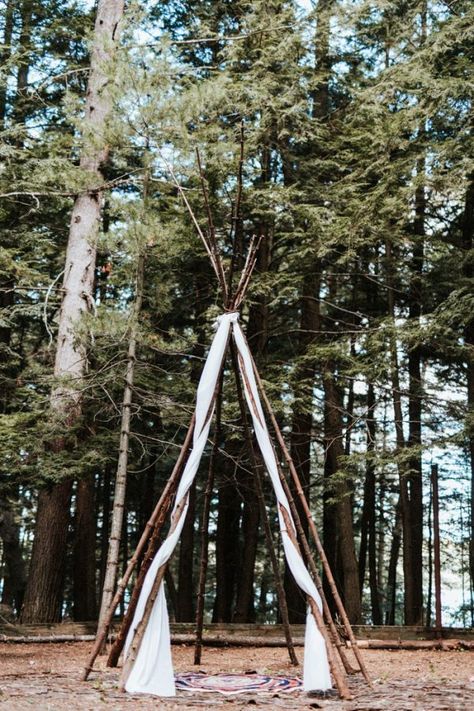 We've rounded up over 50 of our most eye-catching and head-turning ceremony arches and backdrops to inspire your own unique wedding decor! Wedding Ceremony Arches, Ceremony Arbor, Ceremony Arches, Forest Hotel, Wedding Features, Art Cube, Wedding Alters, Wedding Arches, Unique Wedding Decor