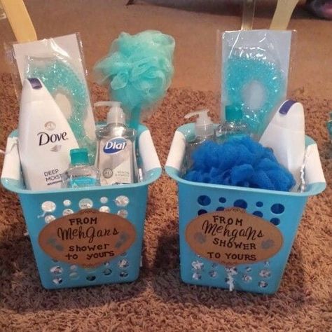 35+ Unique baby shower prize ideas for guests - Planning baby shower Baby Shower Game Gifts, Bos Baby, Bridal Shower Games Prizes, Baby Shower Game Prizes, Shower Prizes, Baby Shower Prizes, Trendy Baby Shower Ideas, Game Prizes, Shower Bebe