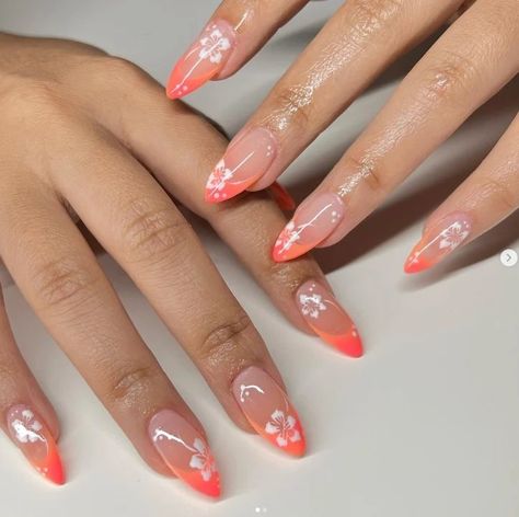 Hibiscus Nail Art Island Inspired Nails, Hibiscus Nail Design, Nails For Summer Vacation, Summer Nails Hibiscus, Island Nails Tropical, Island Vacation Nails, Nails Hibiscus, Hibiscus Nail Art, Hibiscus Nails