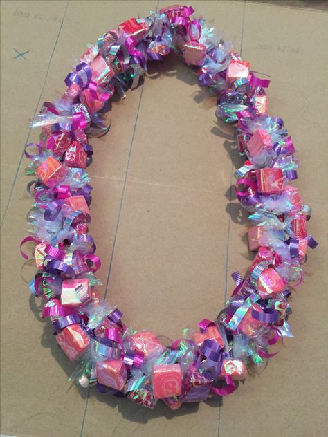 Starburst Candy Lei How To Make Candy Graduation Leis, Fun Leis For Graduation, Candy Leis For Graduation Diy Gift Ideas, Hi Chew Candy Lei, Grad Candy Necklace, Candy Lays Necklace, How To Make A Candy Lei Graduation, Graduation Necklace Ideas Candy, Money Candy Lei