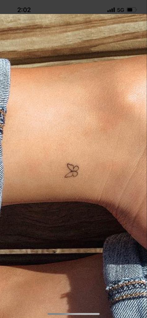 Barbie Tattoo Ideas Simple, Butterfly Tattoo Small Simple, Simple Ankle Tattoos, Simple Butterfly Tattoo, Basic Tattoos, Hidden Tattoos, Small Butterfly Tattoo, Small Pretty Tattoos, Petite Tattoos