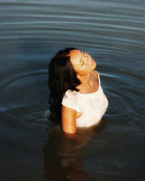 Me in the Meramec river River Photoshoot Ideas Nature, River Shoot Ideas, River Shoot, River Pictures Ideas, River Photoshoot Ideas, River Photoshoot, River Senior Pictures, Girl Photoshooting Ideas River, River Bath Women