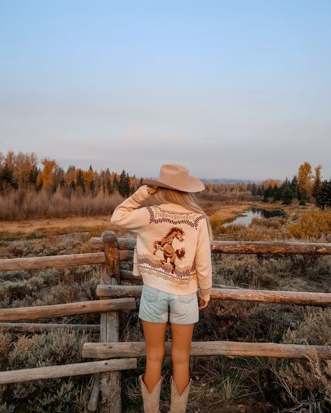 📍where the deer and the antelope play 🫎🍂🤎 comment “wyoming ootd” for 🔗 . . . #outwest #jacksonholewyoming #westernfashion #cowgirlchic out west // western fashion // western ootd // western outfits // fall western fashion // horse girl // mountain aesthetic // cowgirl boots // cowgirl chic // autumn outfits // tecovas Boho Western Aesthetic Pictures, Outfit With Western Boots, Mountain Cowgirl Aesthetic, Granola Cowgirl Aesthetic, Outfits With Western Boots, Pbr Outfits, Western Outfits Fall, Aesthetic Cowgirl Boots, Cowgirl Hat Outfit