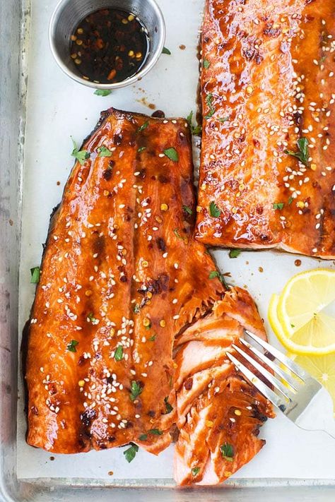 Asian Glazed Salmon, Exquisite Meals, Soy Glazed Salmon, Oven Baked Salmon Recipes, Salmon Recipes Oven, Oven Salmon, Salmon Baked, Best Salmon Recipe, Veggie Diet