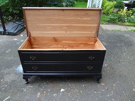 Heir and Space: A Refinished Cedar Chest Refinished Cedar Chest Ideas, Hope Chest Makeover, Cedar Chest Redo, Box Kayu, Transform Furniture, White Distressed Furniture, Chest Makeover, Hope Chests, Blue Painted Furniture