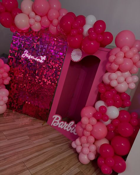 ✨ Come on Barbie, let’s go party! 💖🎉 We had an absolute blast pulling off this dreamy Barbie setup for a special 21st birthday! With only two weeks’ notice, we pulled a Hail Mary to have this custom Barbie box made just for our beautiful birthday Barbie, who is not only turning 21 but is also an amazing straight-A student! 🏆👑 At AZ Bachelorette Party, we take pride in going above and beyond to make your celebrations unforgettable! 🎀 From custom designs to last-minute miracles, we’re here to ... Legally Blonde Party Decorations, Barbie Graduation Party, Barbie Bridal Shower Ideas, Barbie Graduation, Barbie Brunch, Barbie Bachelorette Party, Barbie Bachelorette, Two Weeks Notice, Birthday Barbie