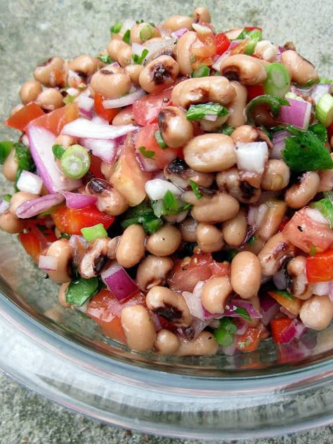 a hint of honey: Black-Eyed Pea Salad, Revisited. Just made this for lunches this week- used red wine vinegar instead of rice wine vinegar since that's what I had in the pantry.  Turned out well! Black Eyed Pea Salad, Orange Bell Pepper, Salad Kale, Black Eyed Pea, Pea Salad, Walking Tall, Rice Wine Vinegar, Wine Vinegar, Rice Wine