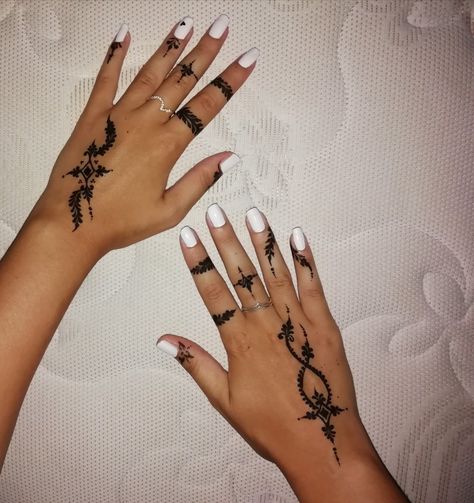 Simple Arabic Mehndi, Simple Arabic Mehndi Designs, Henna Hand, Simple Henna Tattoo, Tattoo Henna, Mehndi Images, Application Iphone, Asian Bridal Dresses, Full Mehndi Designs