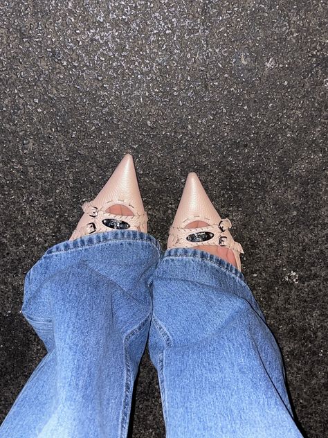 90s Heels Aesthetic, 90s Kitten Heels Outfit, Pink Pointy Heels Outfit, Vintage Kitten Heels Outfit, Pointed Toe Kitten Heels Outfit, Pink Kitten Heels Outfit, 90s Kitten Heels, Pointed Kitten Heels Outfit, Point Heels Outfit