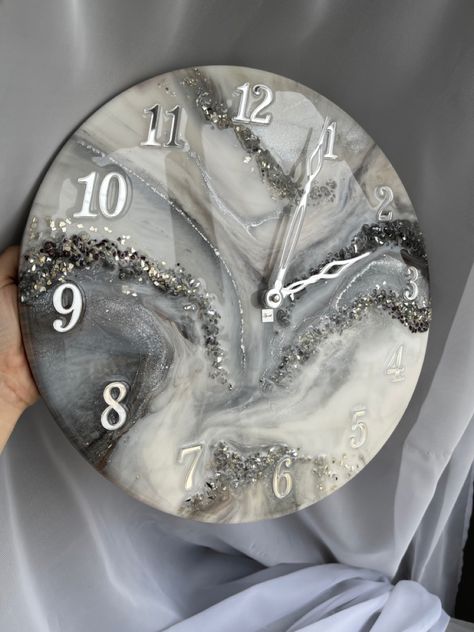 Resin Art Clock, Wall Clock Design Ideas, Clock Home Decor, Custom Clocks, Handmade Clocks, Art Clock, Geode Art, Handmade Wall Decor, Resin Wall Art