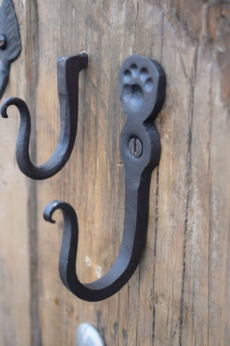 Wrought Iron Decor, Rustic Hardware, Blacksmith Projects, Horseshoe Crafts, Metal Workshop, Metal Working Projects, Safe And Sound, Horseshoe Art, Forging Metal