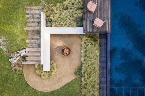 Landscape Design Melbourne, Luxury Landscapes Melbourne Pizza Area, Luxury Landscape Design, Landscape Design Melbourne, Piscinas Pequeñas, Cornwall Garden, Luxury Landscape, Hamptons Beach House, Blue Mosaic Tile, Luxury Landscaping