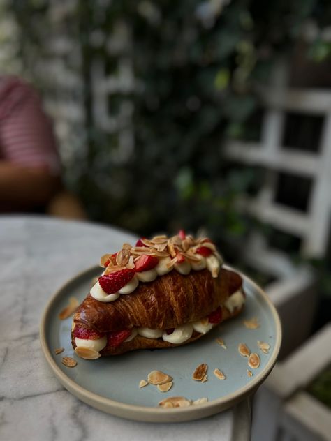 #croissant #bakery #strawberry #food #foodporn #foodphotography #foodstagram #tasty #yummy #aesthetic #cafe #breakfast #breakfastout Restaurant Breakfast Aesthetic, Coffee And Croissants Photography, Croissant Aesthetic Photography, Croissant Photography Food Styling, Croissant Photography, Cafe Content, Strawberry Croissant, Croissant Bakery, Valentines Bakery