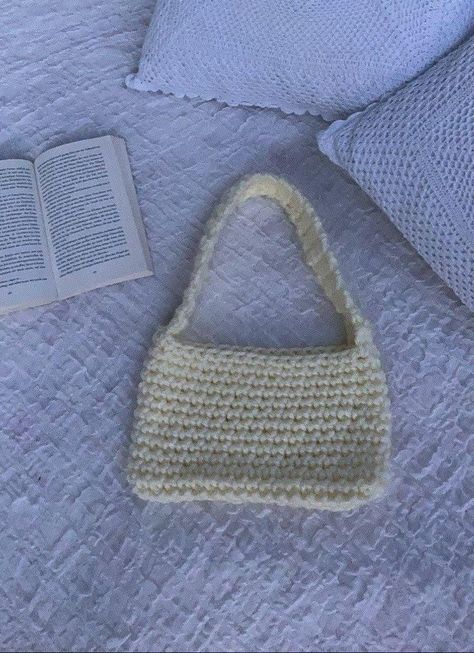 Crochet Bag Ideas Handbags, Crochet Baguette Bag, Crochet Bag Aesthetic, Crochet A Bag, Easy Crochet Bag, Baguette Bags, Crochet Shoulder Bags, Crochet Fairy, Crochet Handbag