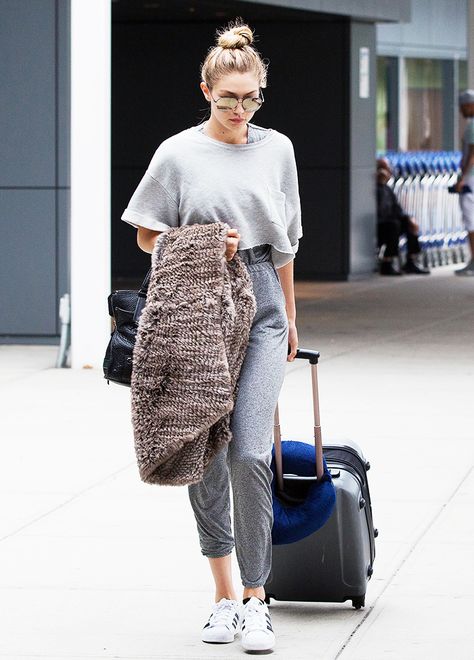 Simple Outfits Hijab, Indie Outfits Men, How To Wear Sweatpants, Gigi Hadid Street Style, Airport Outfits, Stylish Celebrities, Braut Make-up, Hadid Style, Diane Kruger