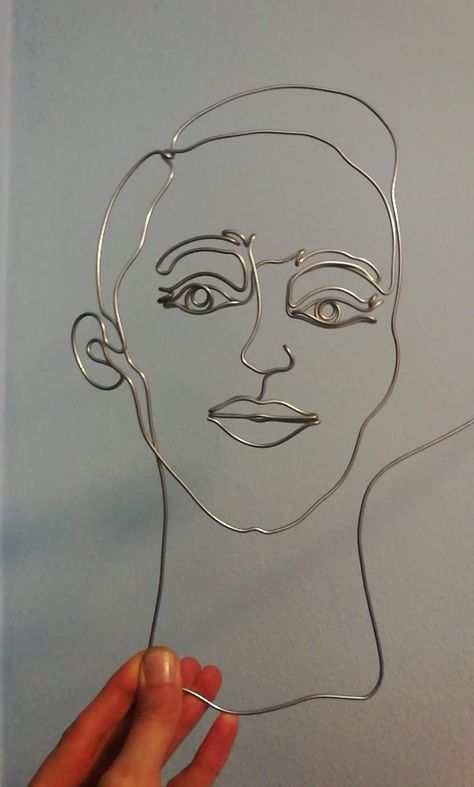 Pure beauty in the making, continuous wire portrait. Wire Portraits Faces, Wire Portraits, Ks3 Art, Line Sculpture, Wire Projects, Contour Lines, Wire Art Sculpture, Art Wire, Calligraphy Art Print