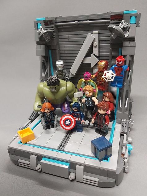 Avengers Book End / Display Stand | Continuing my book end s… | Flickr Lego Avengers Moc, The Avengers Compound, Avengers Compound, Lego Minifigure Display, Lego Jedi, Lego Iron Man, Lego Avengers, Lego Mosaic, Lego Marvel's Avengers