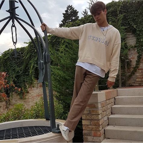 Cream Vans Outfit, Cream Sweatshirt Outfit Men, Cream Sweatpants Outfit Men, Beige Sweatshirt Outfit Men, Cream Shoes Outfit Men, Cream Crewneck Outfit, Beige Crewneck Outfit, Cream Sweatshirt Outfit, Cream Shoes Outfit