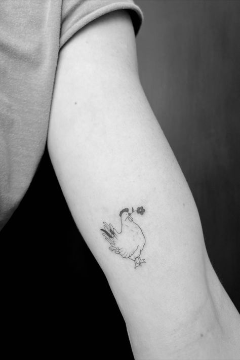 Line Chicken Tattoo, Babayaga Tattoo, Hen Tattoo, Farm Tattoo, Chicken Tattoo, Rooster Tattoo, Cowgirl Tattoos, Tatoo Inspiration, Blue Rose Tattoos