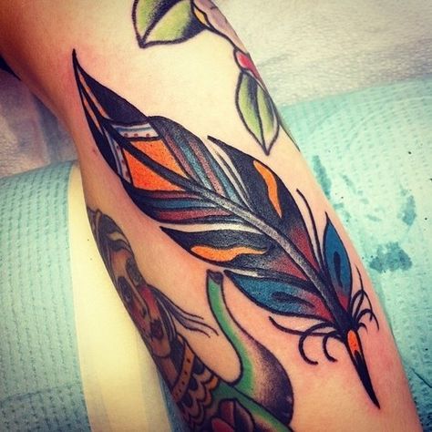 old school tattoo fearher | Great old school colorful feather tattoo for men on arm - Tattooimages ... Tattoo Plume, Feather Tattoo For Men, Feather Tattoo Colour, Tattoo Feather, King Tattoos, Muster Tattoos, Feather Tattoo, Feather Tattoos, Pattern Tattoo