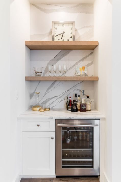 Small Home Bar, Small Home Bar Ideas, Built In Wet Bar, Small Bars For Home, Bar Nook, Cart Bar, Home Wet Bar, Nursing Room, Closet Bar