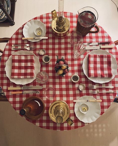 Red Gingham tablecloth and napkins - an indoor picnic. So cheery Red Checkered Tablecloth Table Settings, Red Checkered Tablecloth, Red And White Checkered Tablecloth, Red And White Table Cloth Decor, Checkerboard Tablecloth, Red Gingham Table Setting, Picnic Gingham, Gingham Cottagecore, Red Gingham Tablecloth