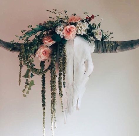 Longhorn skull with flowers Longhorn Skull With Flowers, Skull With Flowers Tattoo, Deer Skull Decor, Painted Cow Skulls, Cow Skull Decor, Cow Skull Art, Decoration Plants, Skull With Flowers, Antler Crafts