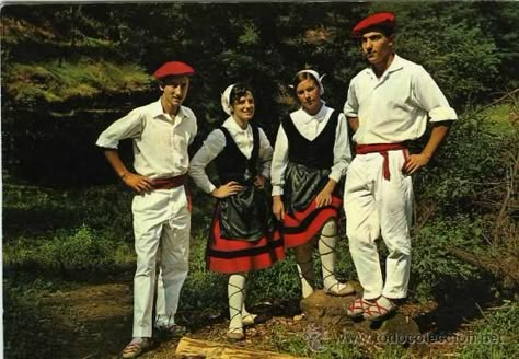 Picture of Basque people. Thought I'd post this here as a tribute to the basque culture since most Cubans come originally from the Basque Country, Celtic origins Basque Aesthetic, Basque Clothing, Basque Spain, Basque Culture, Asturian, Bay Of Biscay, Folk Decor, Spanish Fashion, Northern Spain