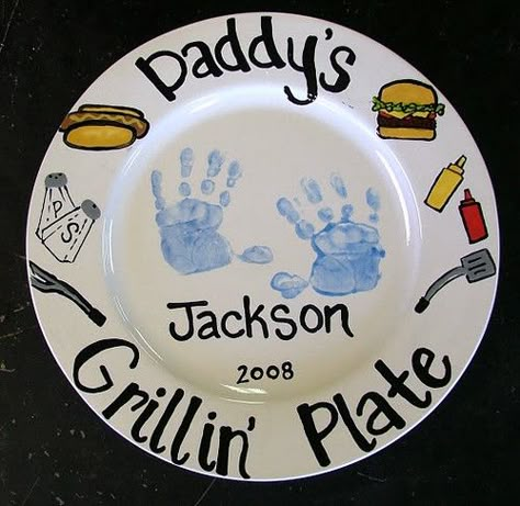 Daddys Grilling Plate Craft, Daddy’s Grilling Platter, Daddys Grilling Plate Handprint, Dads Grilling Plate Handprint, Grandpas Grilling Plate, Fathers Day Grilling Plate Diy, Fathers Day Plates From Kids, Daddy’s Grilling Plate Diy, Daddys Grilling Plate Diy