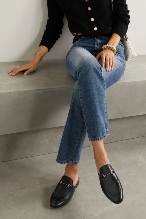 Gucci Loafers Outfit, Princetown Gucci, Black Loafers Outfit, Mules Outfit, Looks Jeans, Loafers Outfit, Style Casual Chic, Gucci Loafers, Norma Jeane