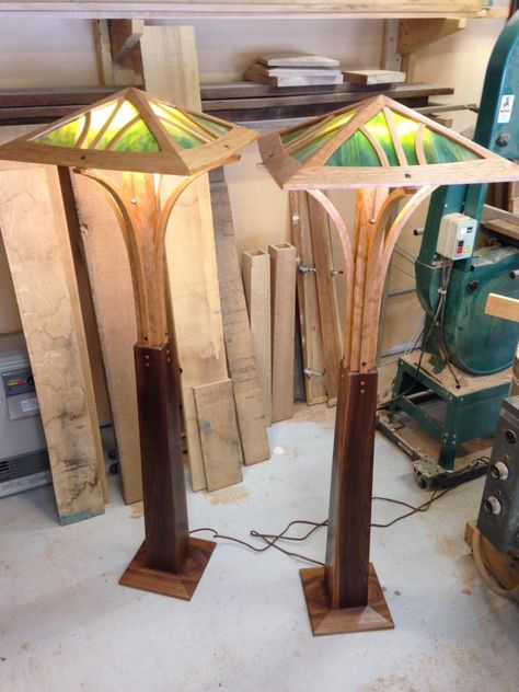 Craftsman Lamps, Craftsman Lighting, Wooden Lamps, Craftsman Furniture, Stained Glass Light, Wooden Lanterns, Small Woodworking Projects, Craftsman Style Home, Stained Glass Lamps