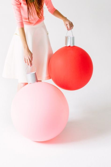 DIY Giant Ornament Balloons | Studio DIY Holiday Photo Booth Props, Holiday Photo Booth, Purl Bee, Studio Diy, Navidad Diy, Noel Christmas, Holiday Inspiration, Photo Booth Props, Holiday Photos