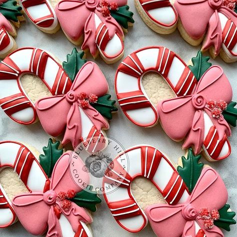 Rudolph Cookies, Lime Desserts, Candy Cane Cookies, Iced Biscuits, Diy Desserts, Cookie Company, Xmas Cookies, Christmas Sweets, Christmas Cookies Decorated