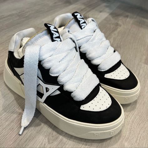 Vans Shoes Fashion, Pretty Sneakers, Dr Shoes, Shoe Wishlist, Hype Shoes, Swag Shoes, Only Shoes, Oct 1, Streetwear Men Outfits