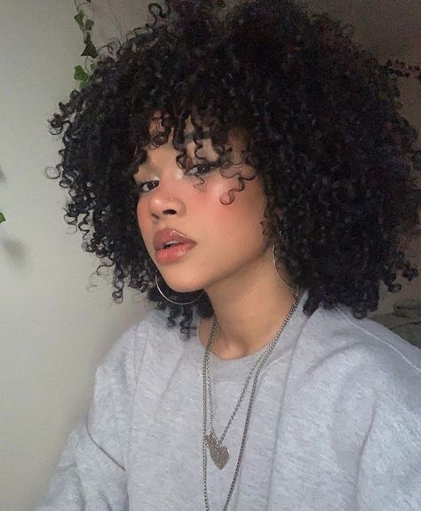 CURLY LOVERS on Instagram: “What are everyone’s new years goals? ✨💋” Natural Curly Hair Cuts, Short Curly Haircuts, Pelo Afro, Hairdos For Curly Hair, Natural Curls Hairstyles, Peinados Fáciles Para Cabello Corto, Curly Hair Inspiration, Coily Hair, Curly Hair Cuts