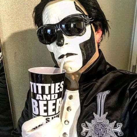 Papa Iii, The Band Ghost, Doom Metal Bands, Funny Selfie, Nameless Ghouls, Ghost Album, Demon Baby, Papa Emeritus, Ghost Papa