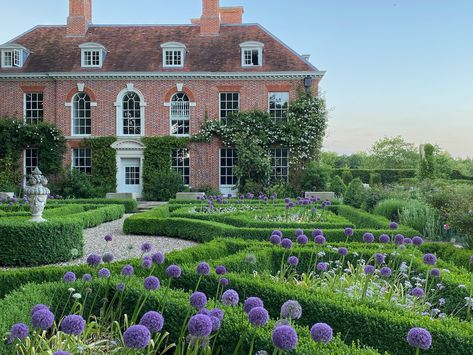 Ben Pentreath, English Manor Houses, Garden Of Earthly Delights, Formal Garden, English Manor, Countryside House, Country Houses, English House, English Country House