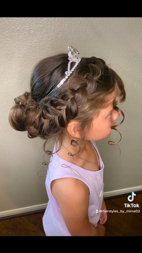 Princess Hairstyles For Kids With Tiara, Barbie Hairstyles For Kids, Hairstyles For Curly Hair Kids, Shortcut Hairstyle, Barbie Sofia, Kids Updo Hairstyles, Girls Updo Hairstyles, Wedding Hairstyles For Girls, Girls Updo