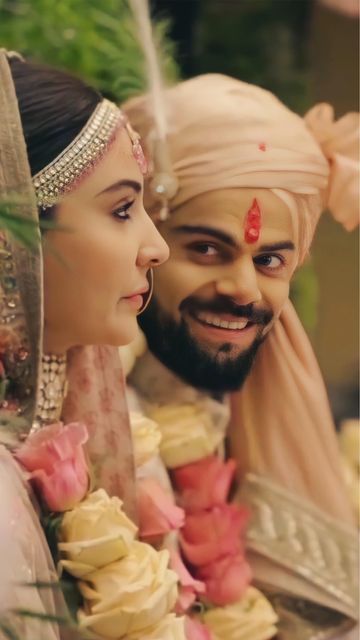 Marriage Pics, Virat Kohli Portrait Photography, Bride Groom Photoshoot, Beautiful Dp, Celebrity Wedding Photos, Virat And Anushka, Indian Wedding Poses, Bride Photos Poses, Groom Photoshoot