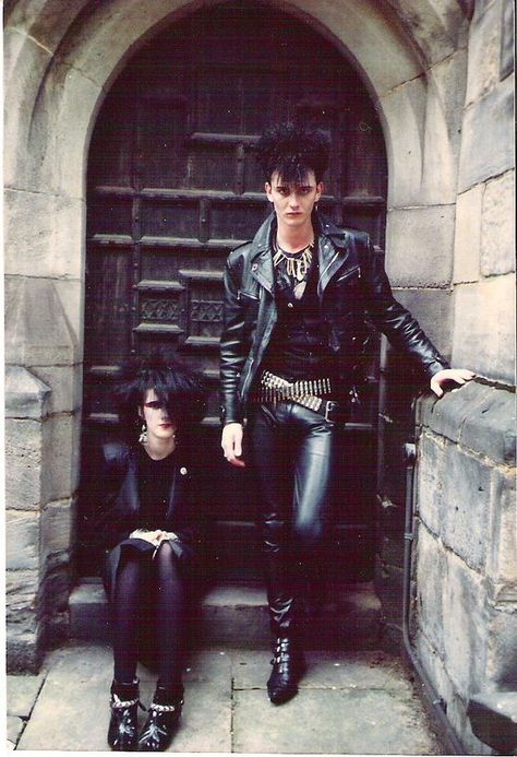 The early- to mid-1980s saw the rise of goth fashion which expanded on punk style from the late 1970s (Fig. 6). Hennessey writes, “Both men and women wore clothes inspired by Victorian mourning garb and Bram Stoker’s Dracula and it was not long before this movement took to the streets” (405). A key style for both goth and punk looks were Dr Martens boots (Hennessey 404-405). Goth Fashion Men, Deathrock Fashion, Fashion History Timeline, 80s Goth, Dark Wave, 80s Punk, Goth Guys, Skirt Diy, Goth Subculture