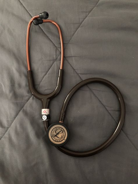 Conseguir um emprego na área de enfermagem Doctor Stethoscope Aesthetic, Sthetoscope Medical Aesthetic, Stethoscope Aesthetic, Littmann Stethoscope Aesthetic, Brown Stethoscope Aesthetic, Medical Humor Doctor, Stethoscope Colors, Littmann Stethoscope Black, Green Stethoscope